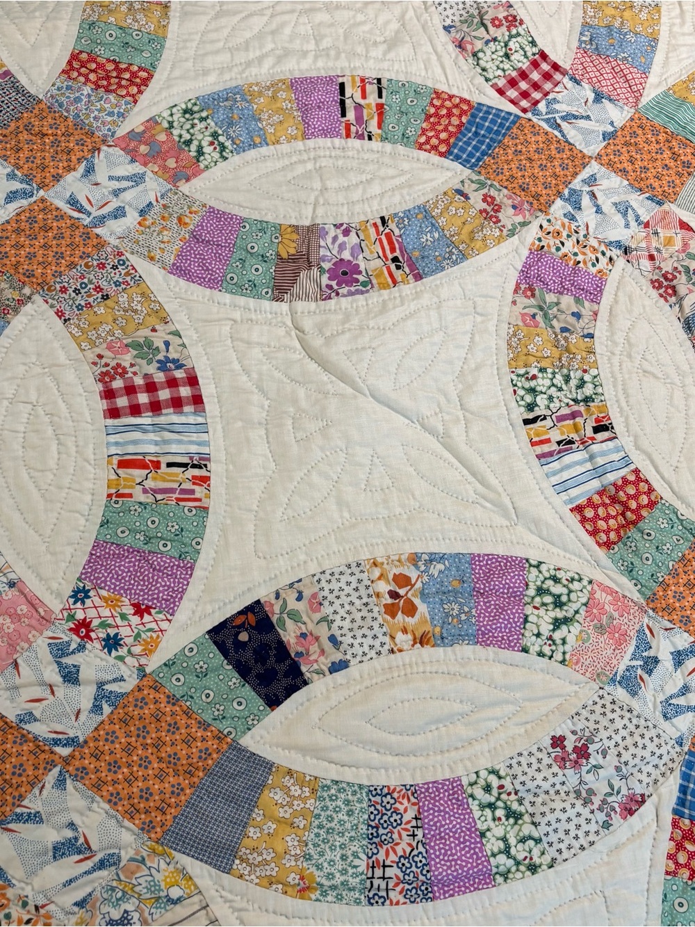 Vintage 1930s Handmade Double Wedding Ring Pattern Quilt (86" x 88") Cottagecore - Picture 7 of 16